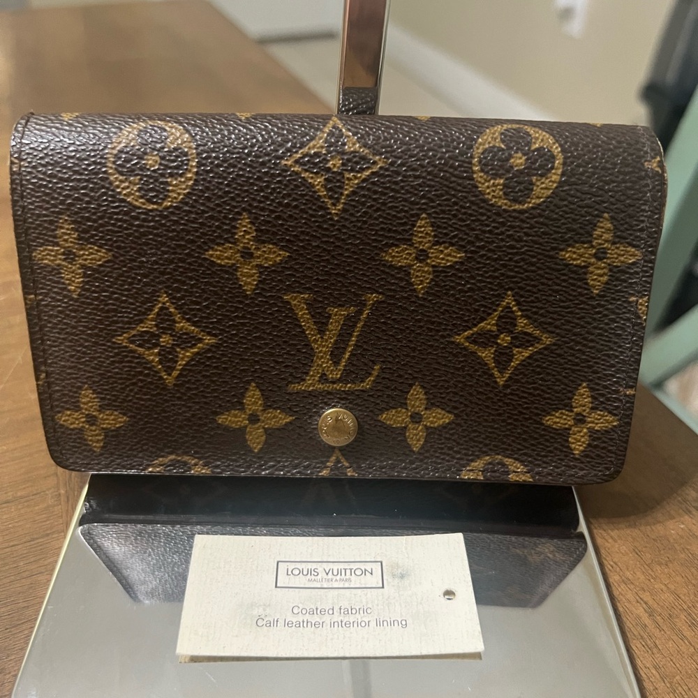 Louis Vuitton monogram compact wallet - Picture 3 of 11